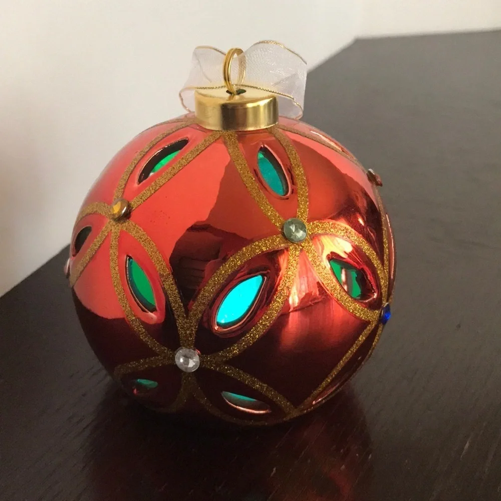 Color-changing holiday decor lighted bulb